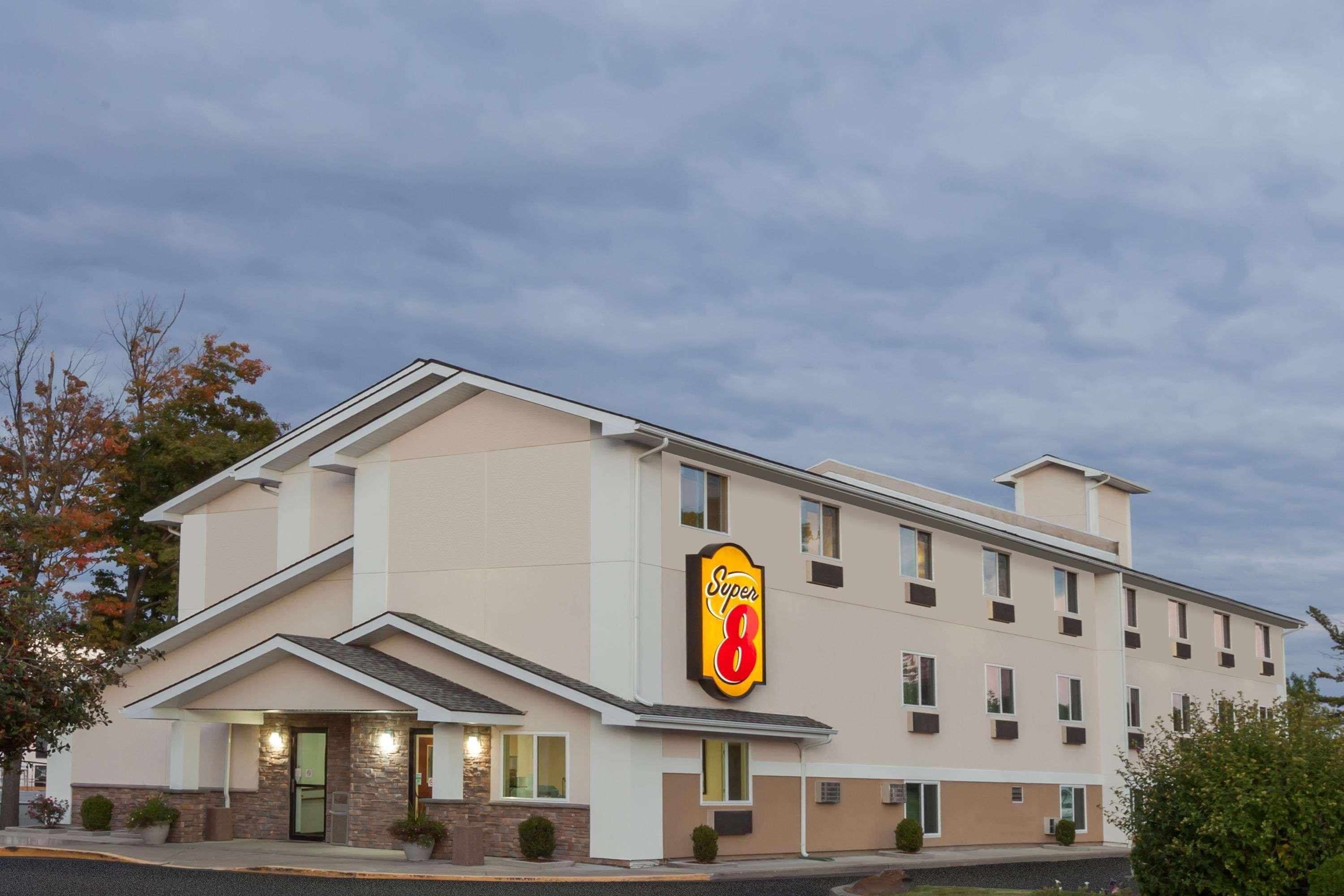 Super 8 By Wyndham Latham - Albany Airport Hotel Exterior foto